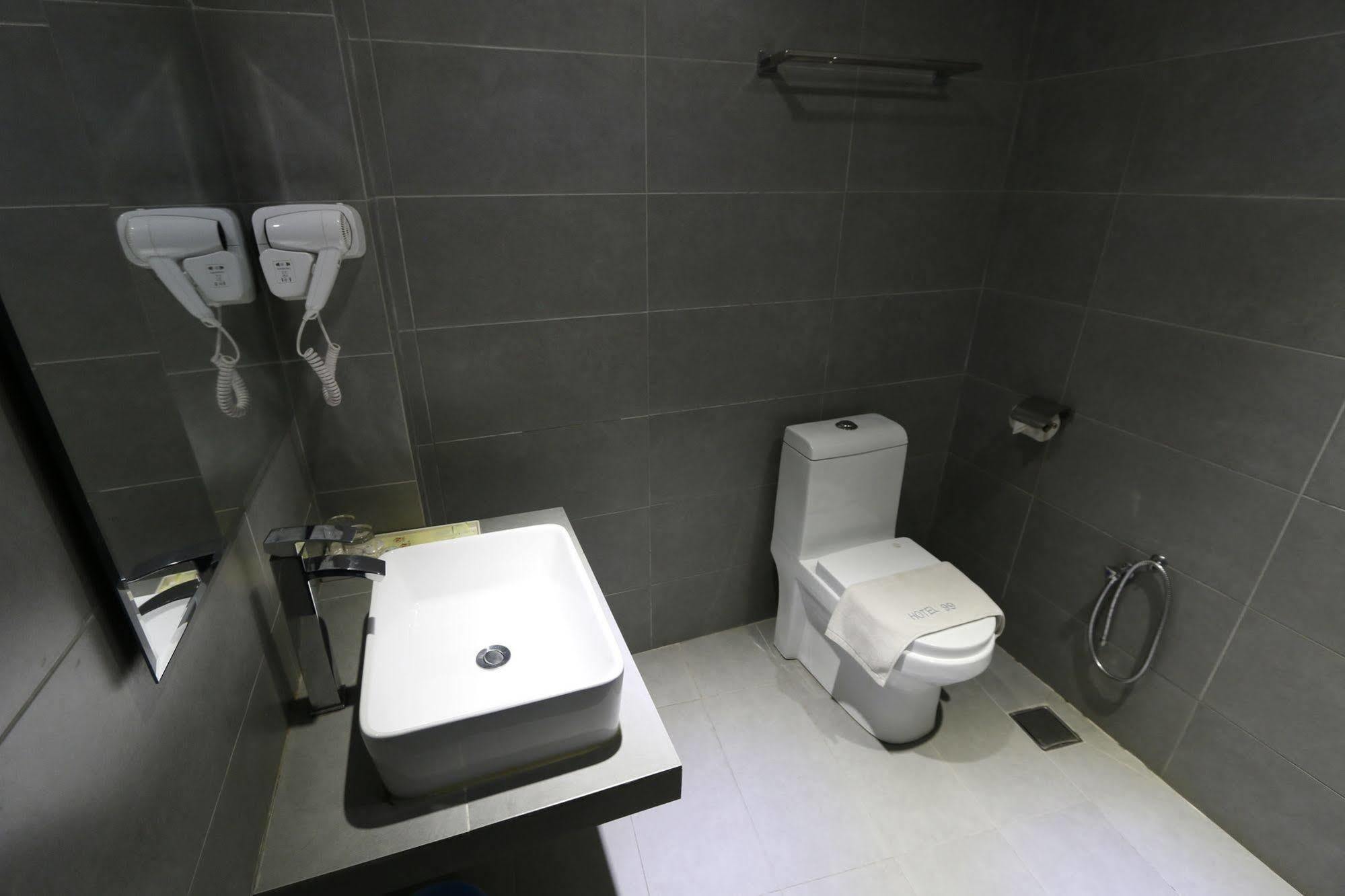 Hotel 99 Pusat Bandar Puchong Exterior photo